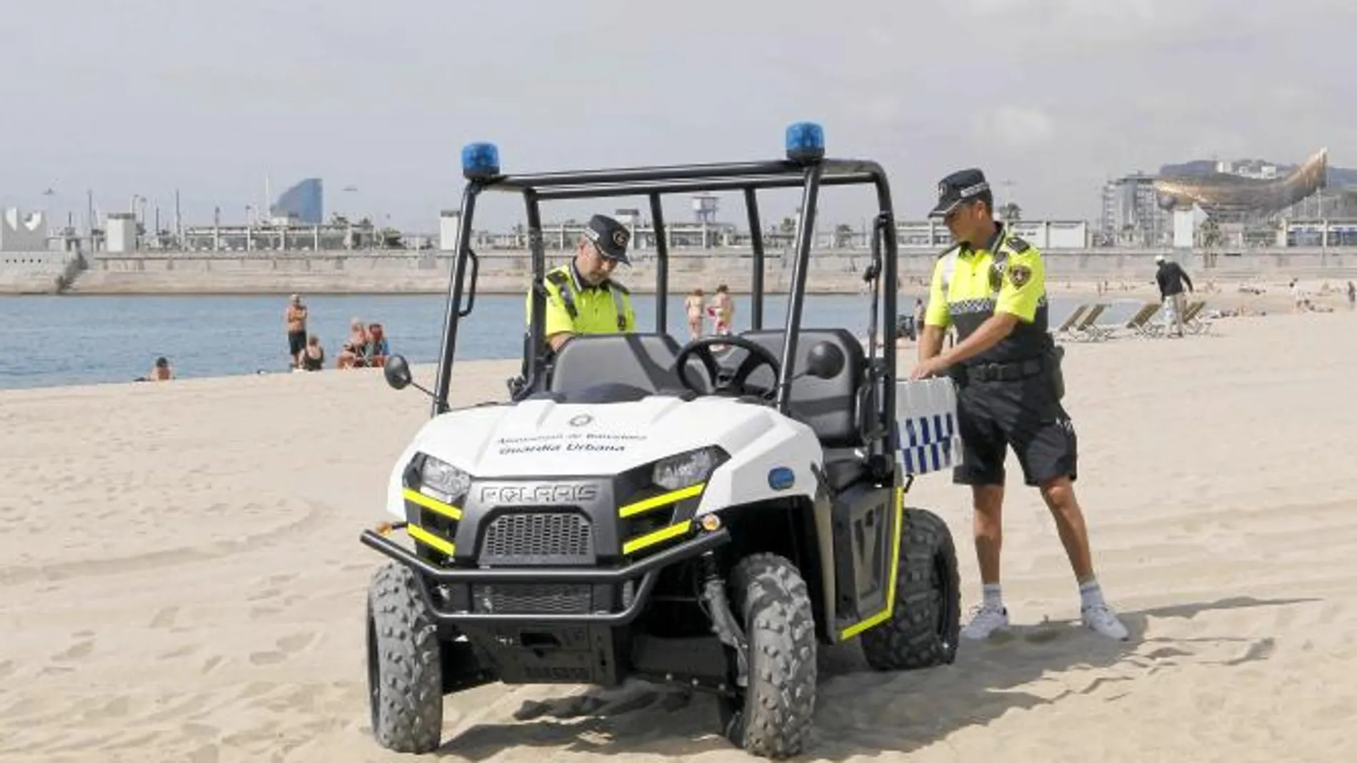 El Ayuntamiento ha estrenado este verano este quad para controlar las playas