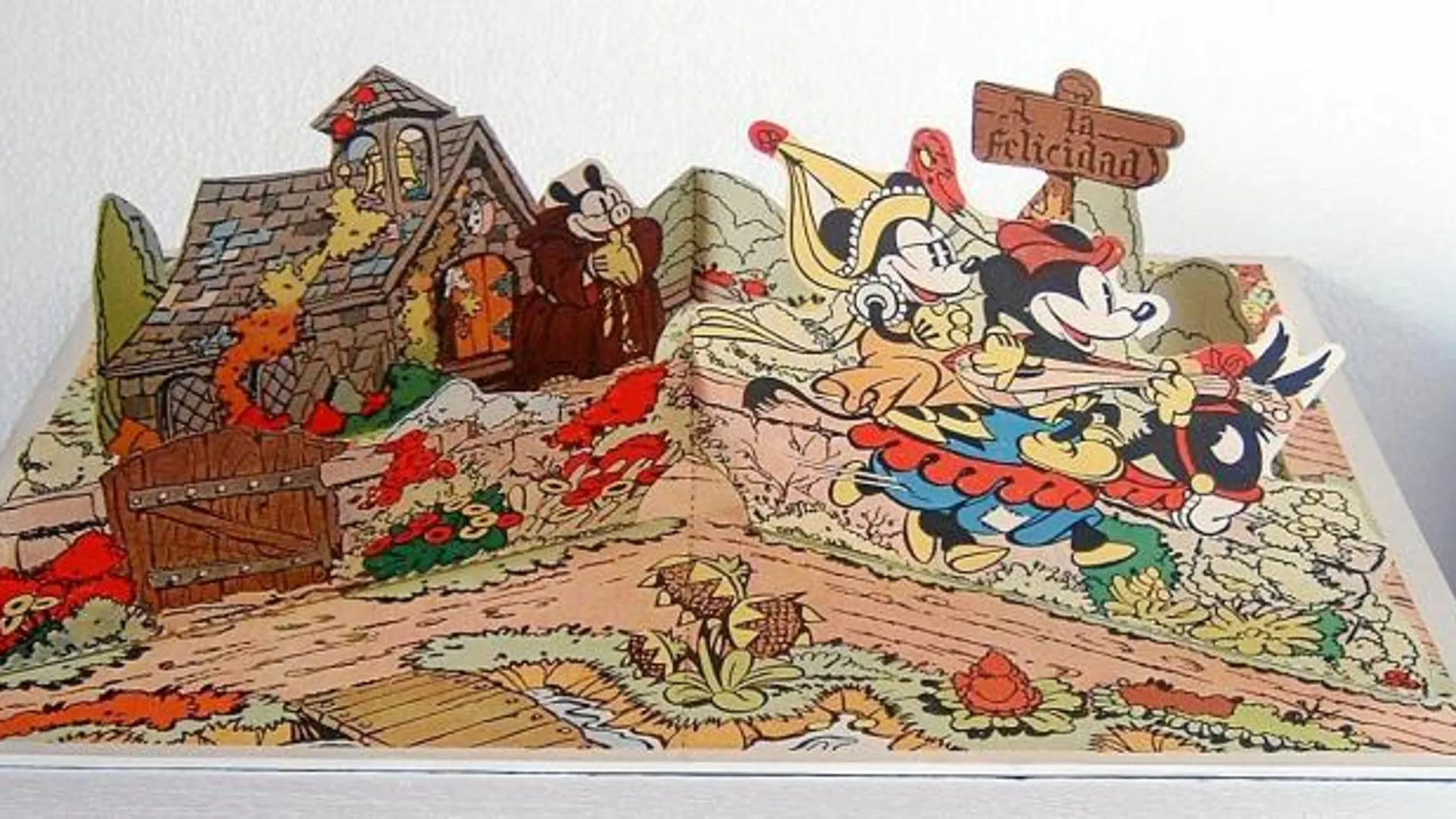 Un diorama muestra la figura de Mickey Mouse