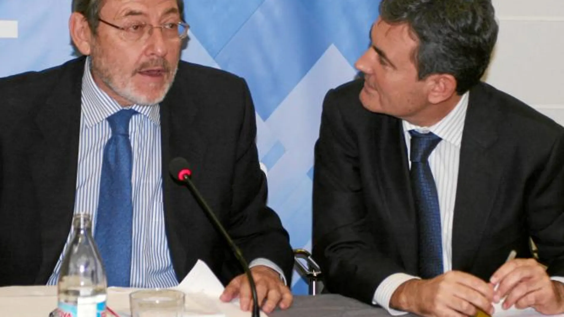 Jaime Lissavetzky y Pedro Saura, durante la reunión mantenida ayer