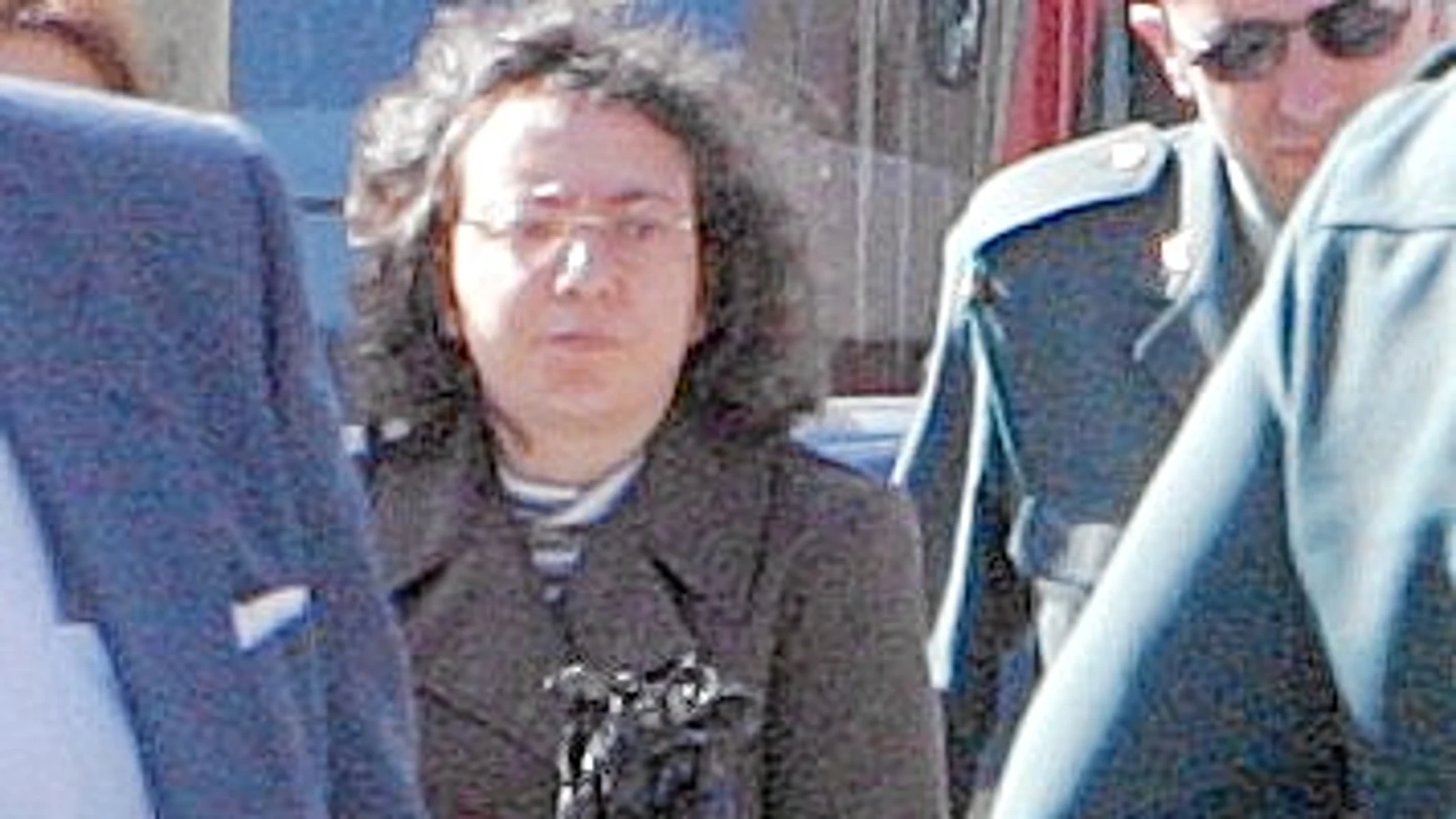 Noelia de Mingo, escoltada, a la entrada de la celebración del juicio en 2006