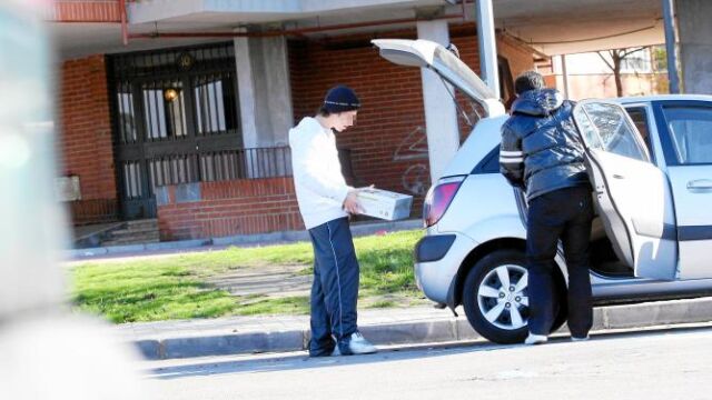 En estas fechas, Las Torres de Villaverde se llenan de actividad. Allí acuden cientos de personas a comprar regalos de Navidad robados a mitad de precio