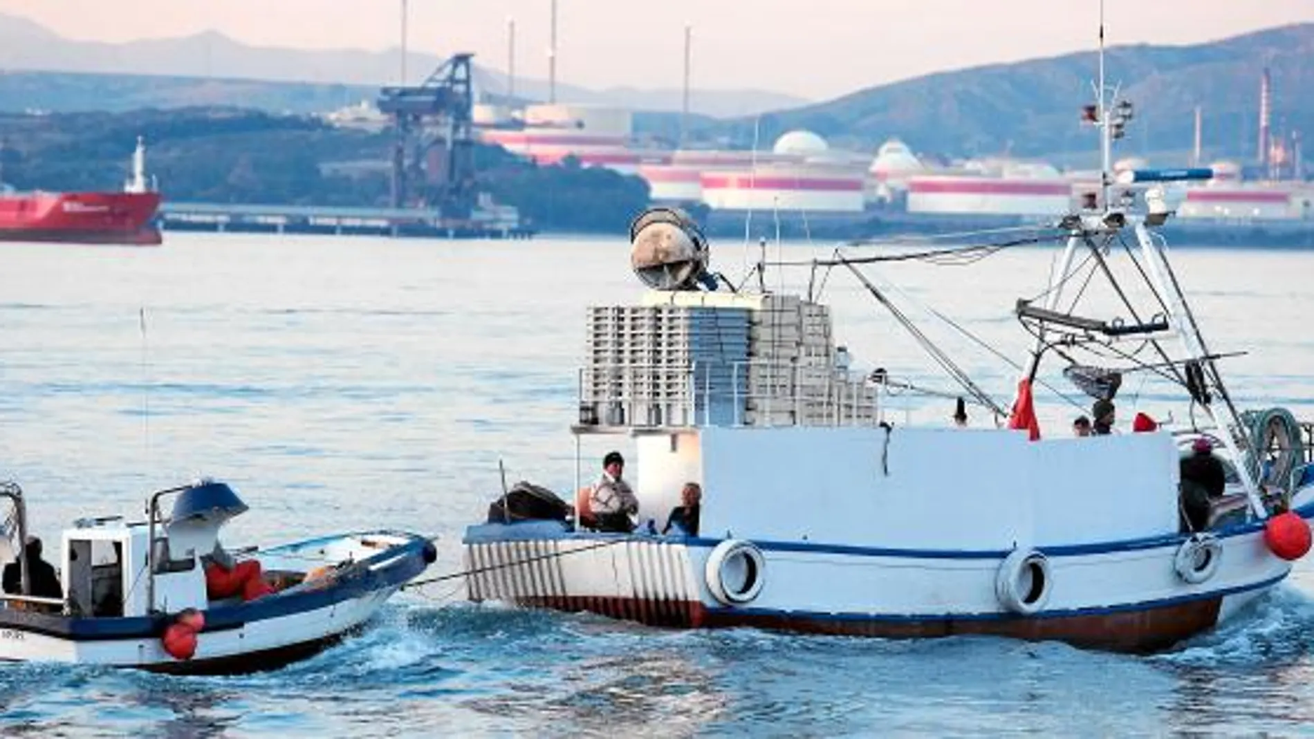 Gibraltar ignora a los pescadores y retrasa la negociación sine die