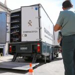 Dentro del vehículo (de once metros) hay sitio para la equipación de los agentes, material odontológico, máquinas para radiografías y fichas para tomar las huellas a los cadáveres
