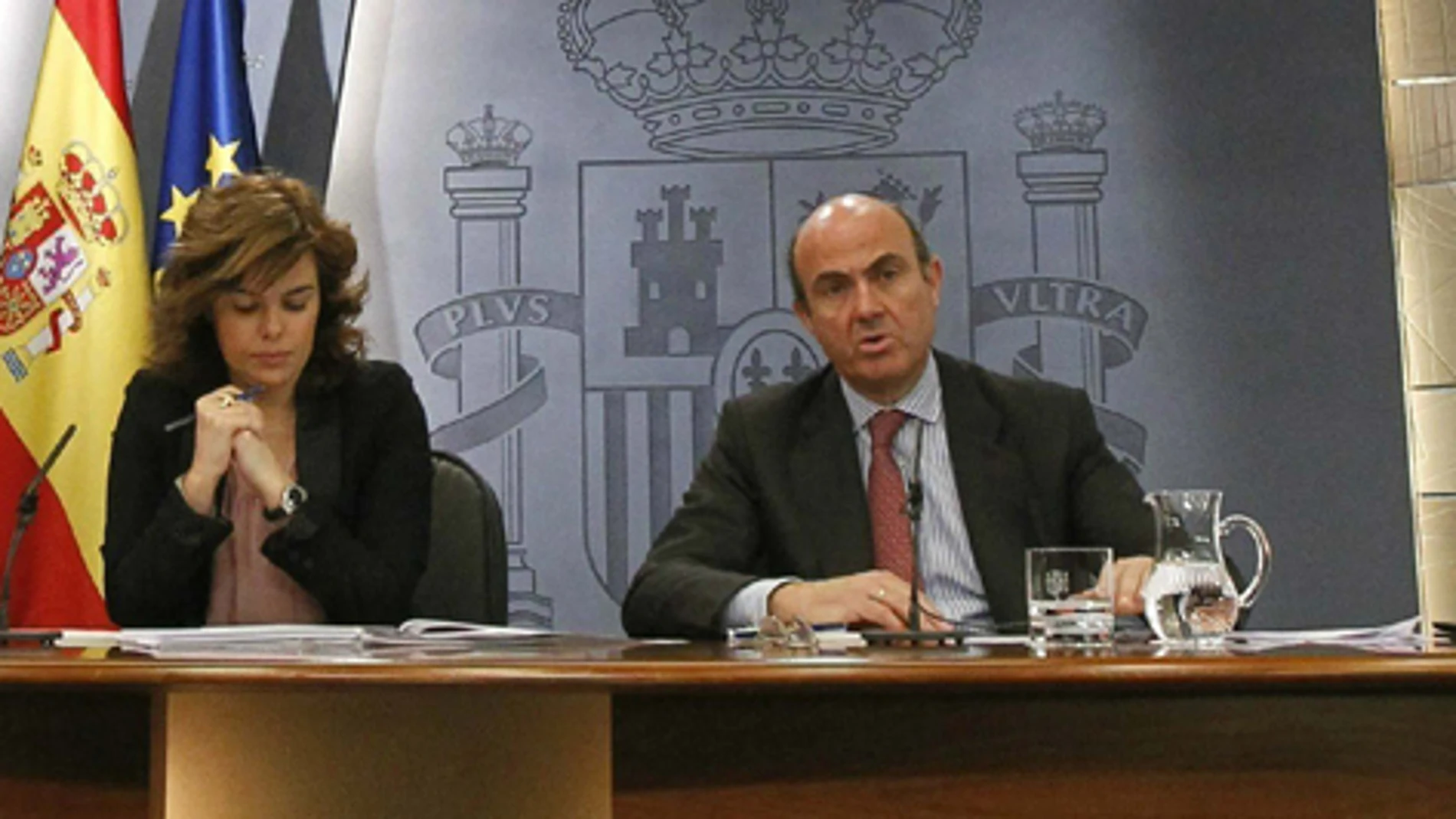 Rajoy baja hasta un 76% el sueldo de los directivos de bancos con ayudas