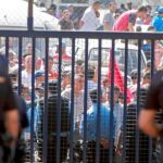 Cientos de personas quedaron bloqueadas ayer a ambos lados de la frontera de Melilla con Marruecos