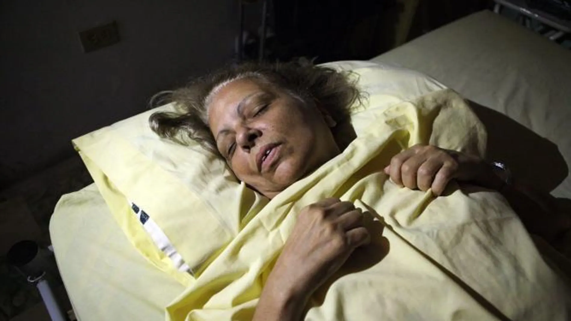 Martha Beatriz Roque, durante la huelga de hambre en su casa de La Habana