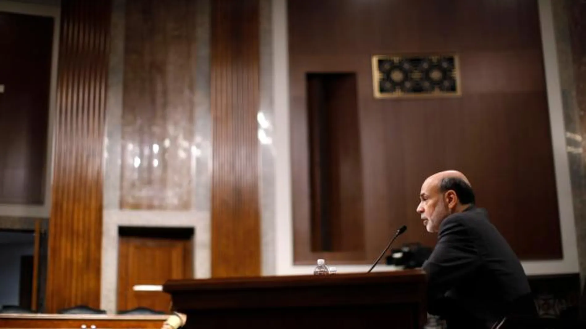 Bernanke apela a responsabilidad compartida de Estado y sector privado