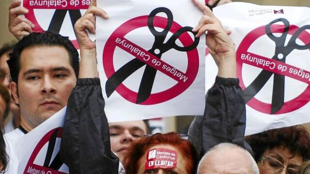 Los médicos se concentraron ante las puertas de los hospitales