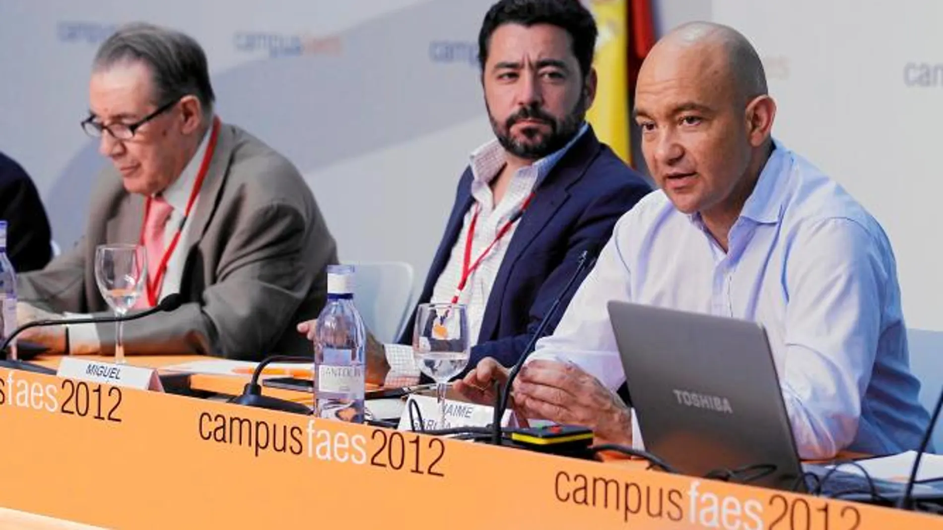 «Hemos gastado a costa de endeudarnos»