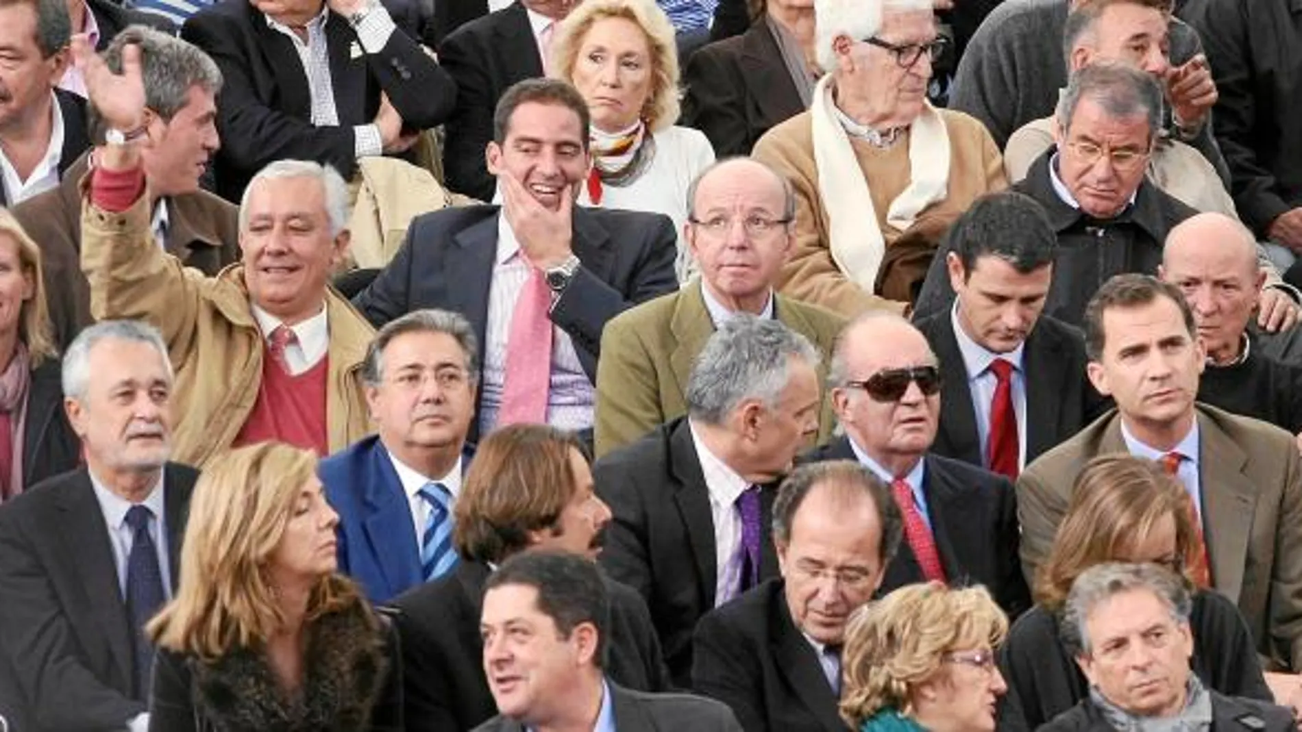 El presidente de la Junta, José Antonio Griñán, momentos antes de comenzar el partido de dobles