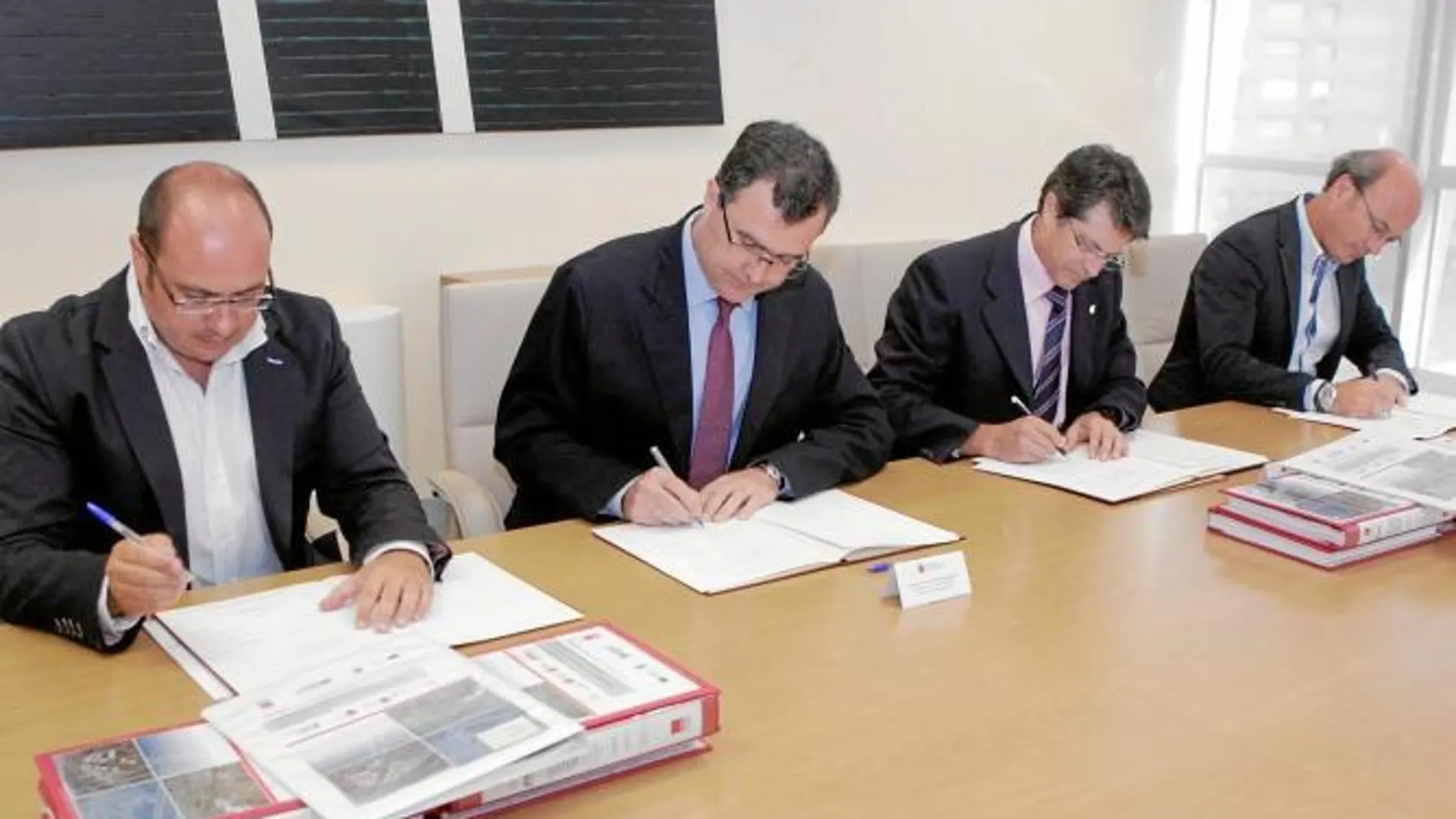Sánchez, Ballesta, Jódar y Hernández, en la constitución de la Mesa de Seguimiento del Eje Industrial