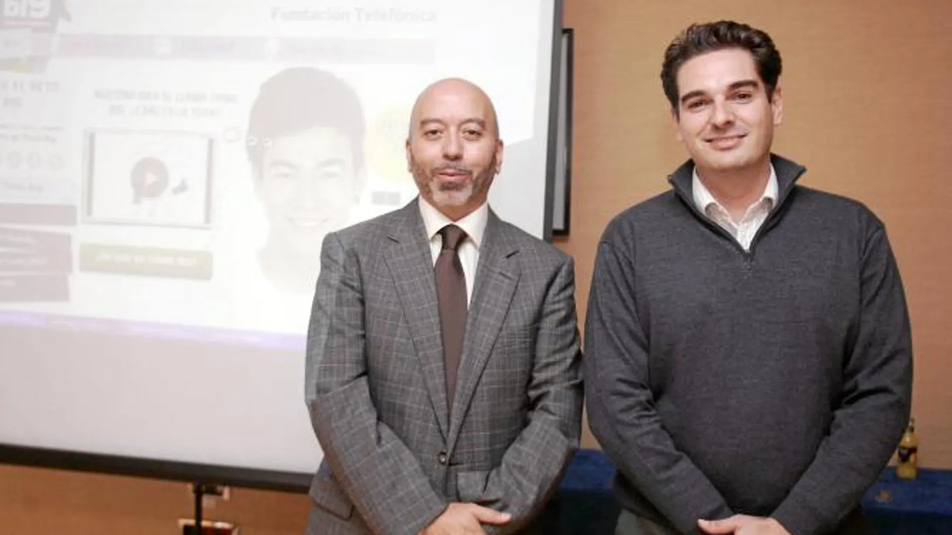 Joan Cruz, director de la Fundación Telefónica, y David San Benito, responsable de «Think big», presentan el proyecto, ayer en Valladolid