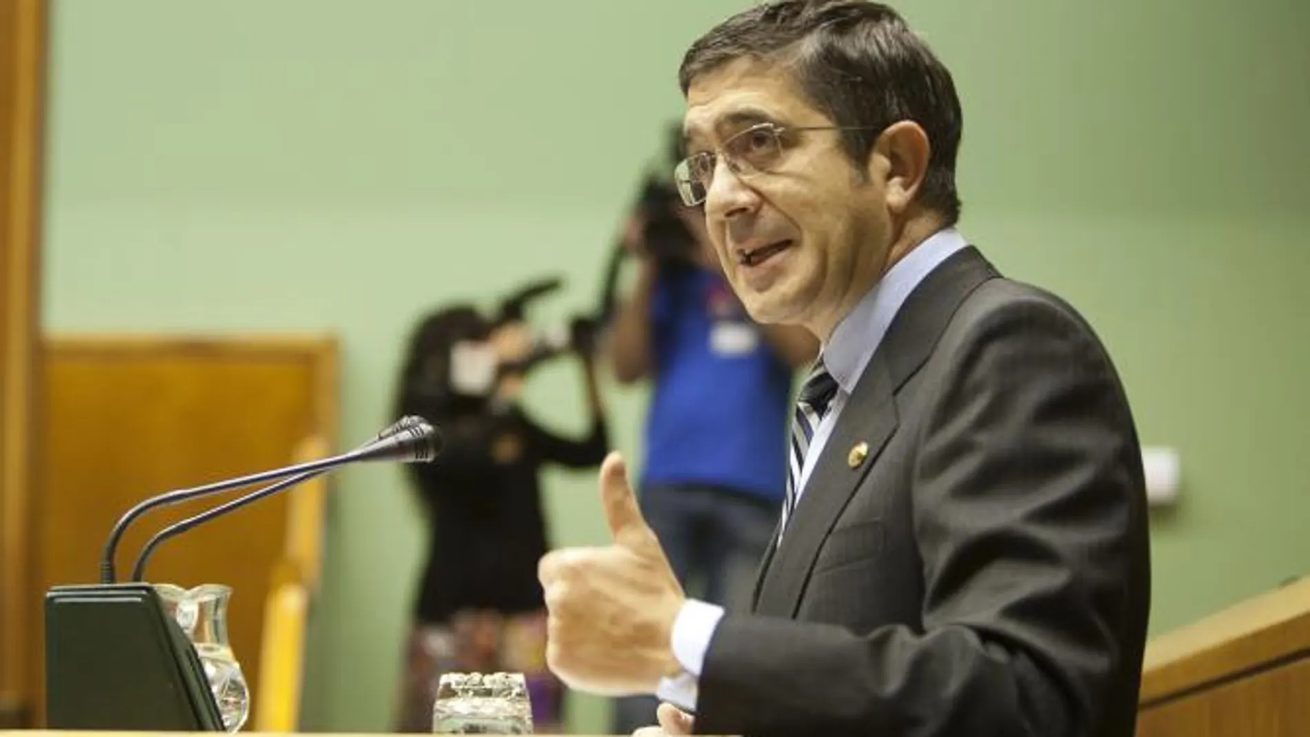 López propone un «acuerdo para la concordia» que incluye acercar a los presos