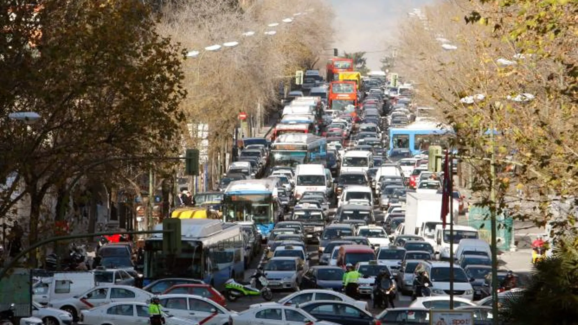 Las calles de las ciudades españolas volverán a llenarse de coches tras el confinamiento
