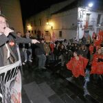 Medio millar de personas participaron ayer por la tarde en una manifestación contra los despidos del Ayuntamiento de Parla. José Ricardo Martínez y Javier López, líderes de UGT y CC OO participaron en la protesta
