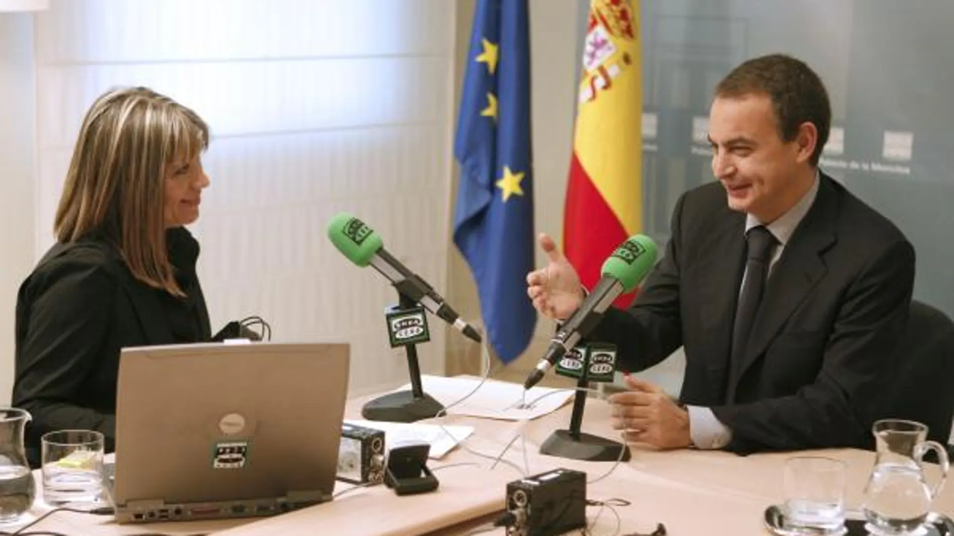 Zapatero defiende la gestión de Magdalena Álvarez pero encarga a De la Vega un informe sobre el caos por el temporal