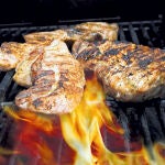 Menos nutrientes y más riesgo de cáncer por carbonizar los alimentos