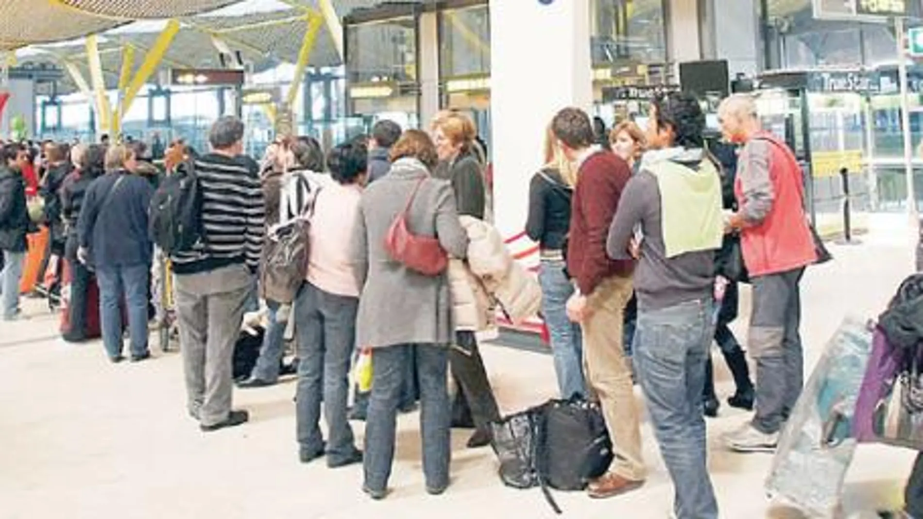 Aena se desmarca del caos en Barajas