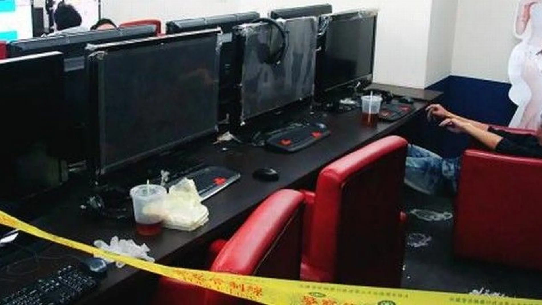 Cómo morirse en un cibercafé y que nadie deje de jugar