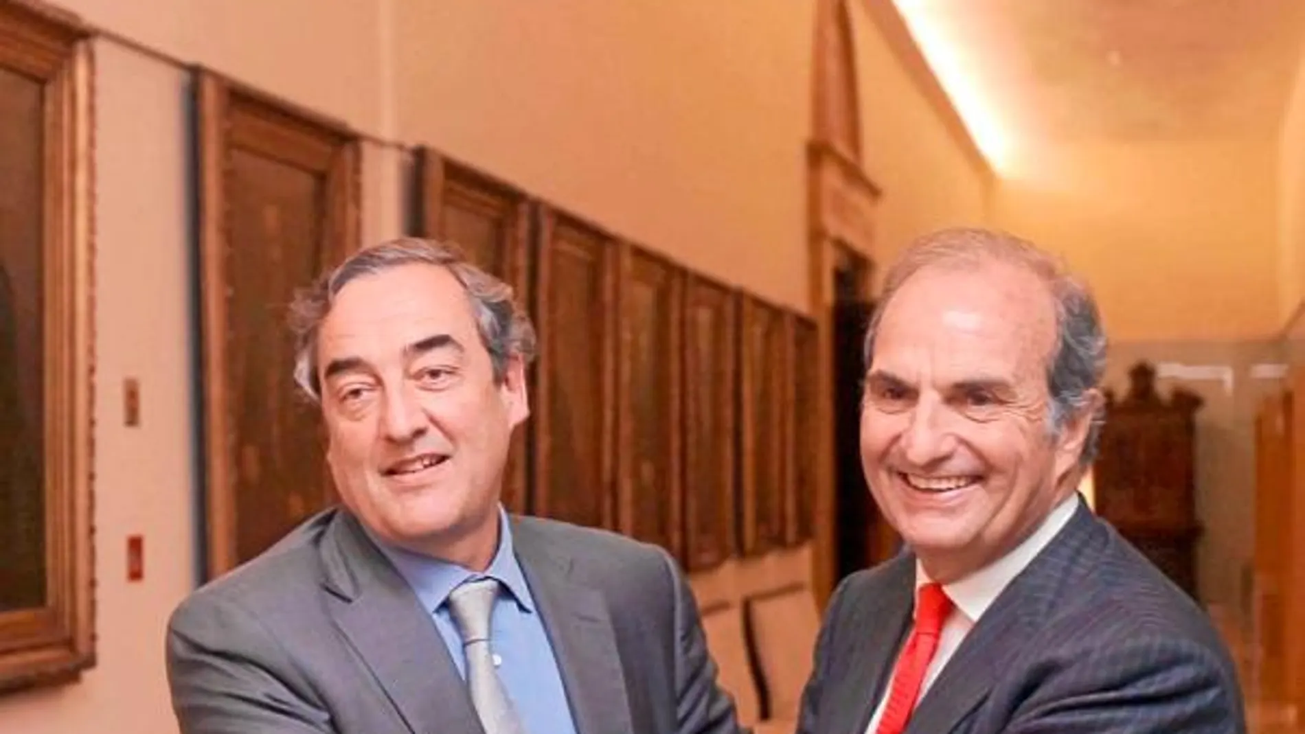 Gay de Montellà (a la derecha), de Fomento del Trabajo, junto a Rosell, de la CEOE