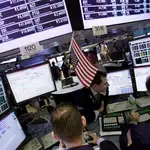  Wall Street cambia de tendencia y cierra con una subida del 144 %