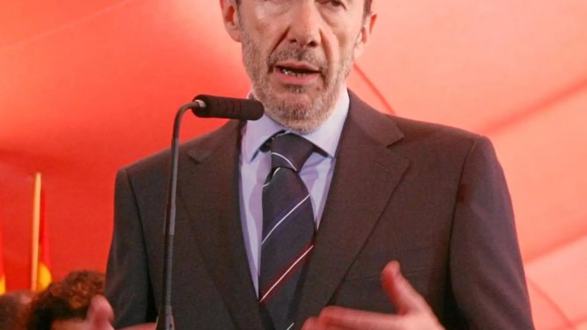 «Es una decisión personalísima y aún no he tomado ninguna. Tengo un pensamiento muy lento» Alfredo P. Rubalcaba Presidente del Grupo Parlamentario socialista