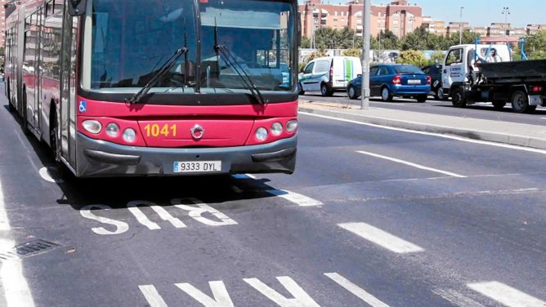 El carril bus ayudará a Tussam mejorar su velocidad comercial