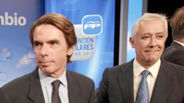 El ex presidente José María Aznar, junto al líder de los populares andaluces, Javier Arenas