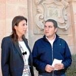 La alcaldesa de Ronda, Maripaz Fernández, junto al presidente de la Diputación de Málaga, Elías Bendodo, ayer