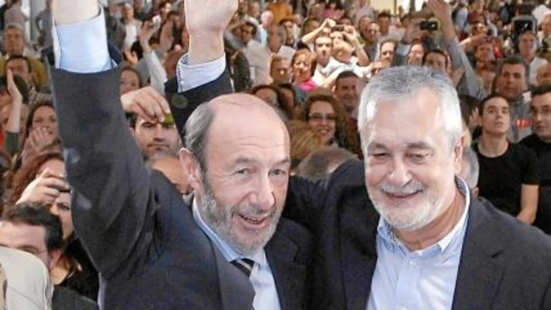 El candidato del PSOE a la Presidencia del Gobierno central, Alfredo Pérez Rubalcaba, junto al presidente andaluz, José Antonio Griñán