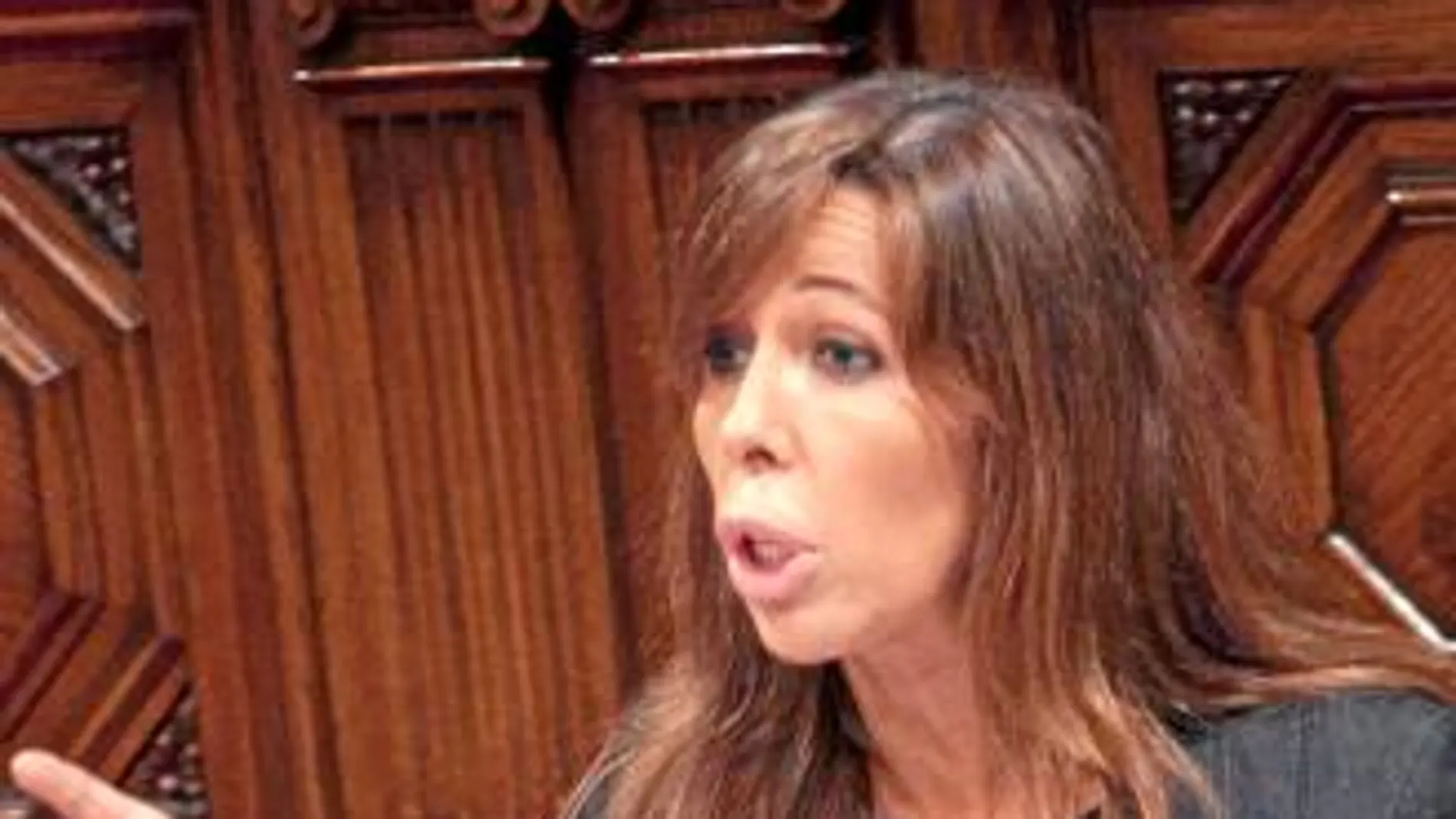 Alicia Sánchez-Camacho reprochó al Govern que los recortes afecten más a las familias que a los cargos de la Generalitat