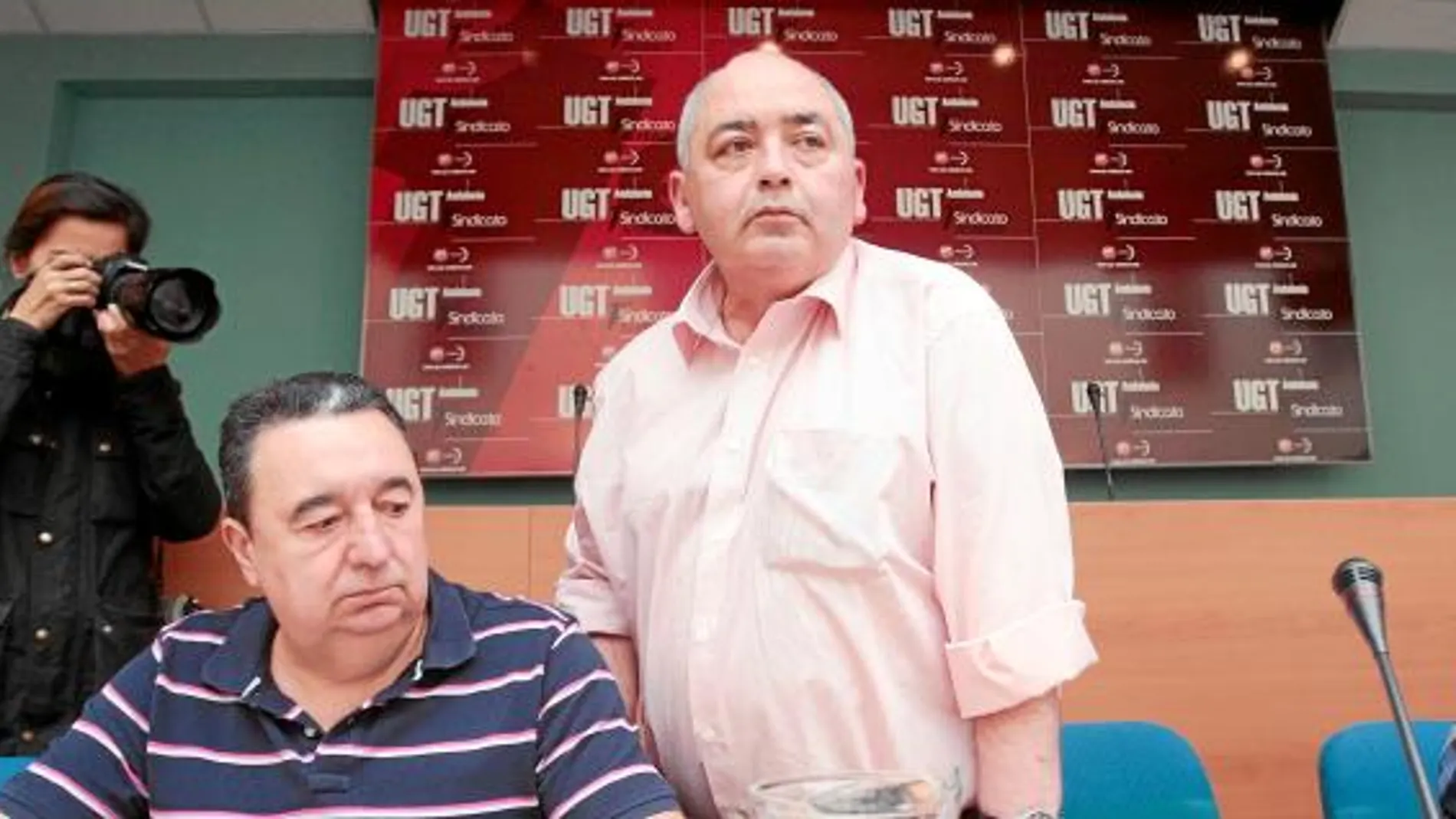 Pastrana (dcha) se reunió con representan-tes de empresas públicas