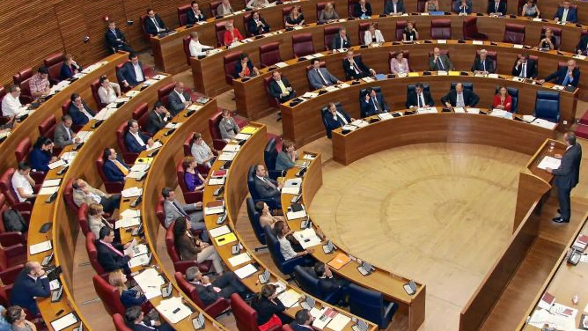 El presidente Fabra se dirige al Parlamento en su primera sesión de control en Les Corts Valencianes