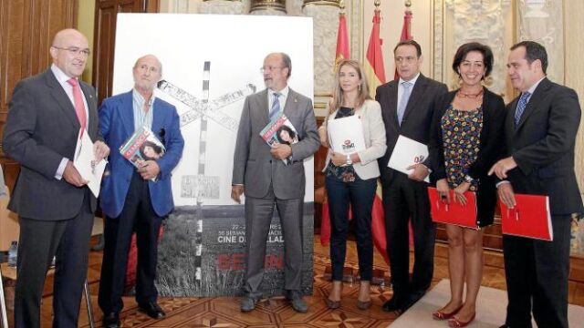 Jesús Julio Carnero, Javier Angulo, Javier León de la Riva, Alicia García, Cecilio Vadillo, Mercedes Cantalapiedra y Pablo Trillo, durante la presentación de la 56 edición de la Seminci