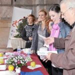 El conseller de Sanidad, Luis Rosado, ayer en una mesa informativa con motivo del Día Internacional de la Diabetes.
