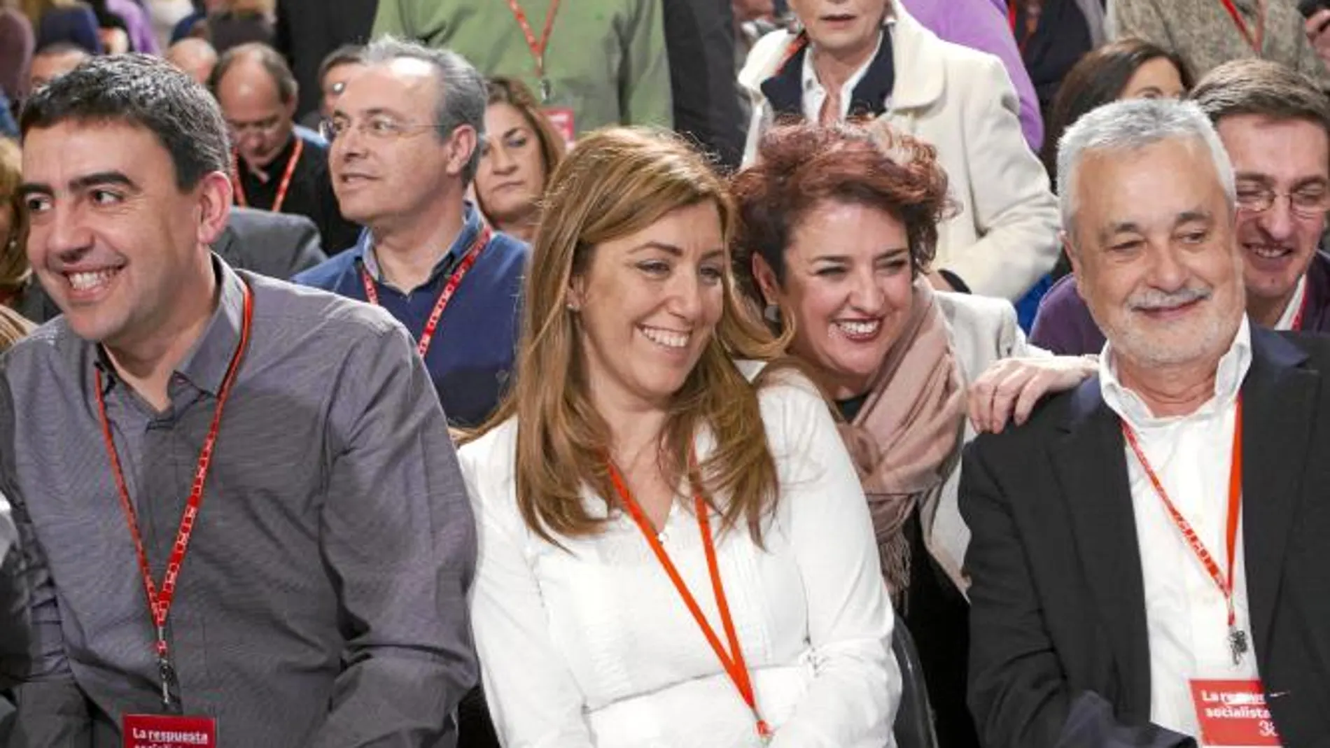 El PSOE-A se va de congresos dividido