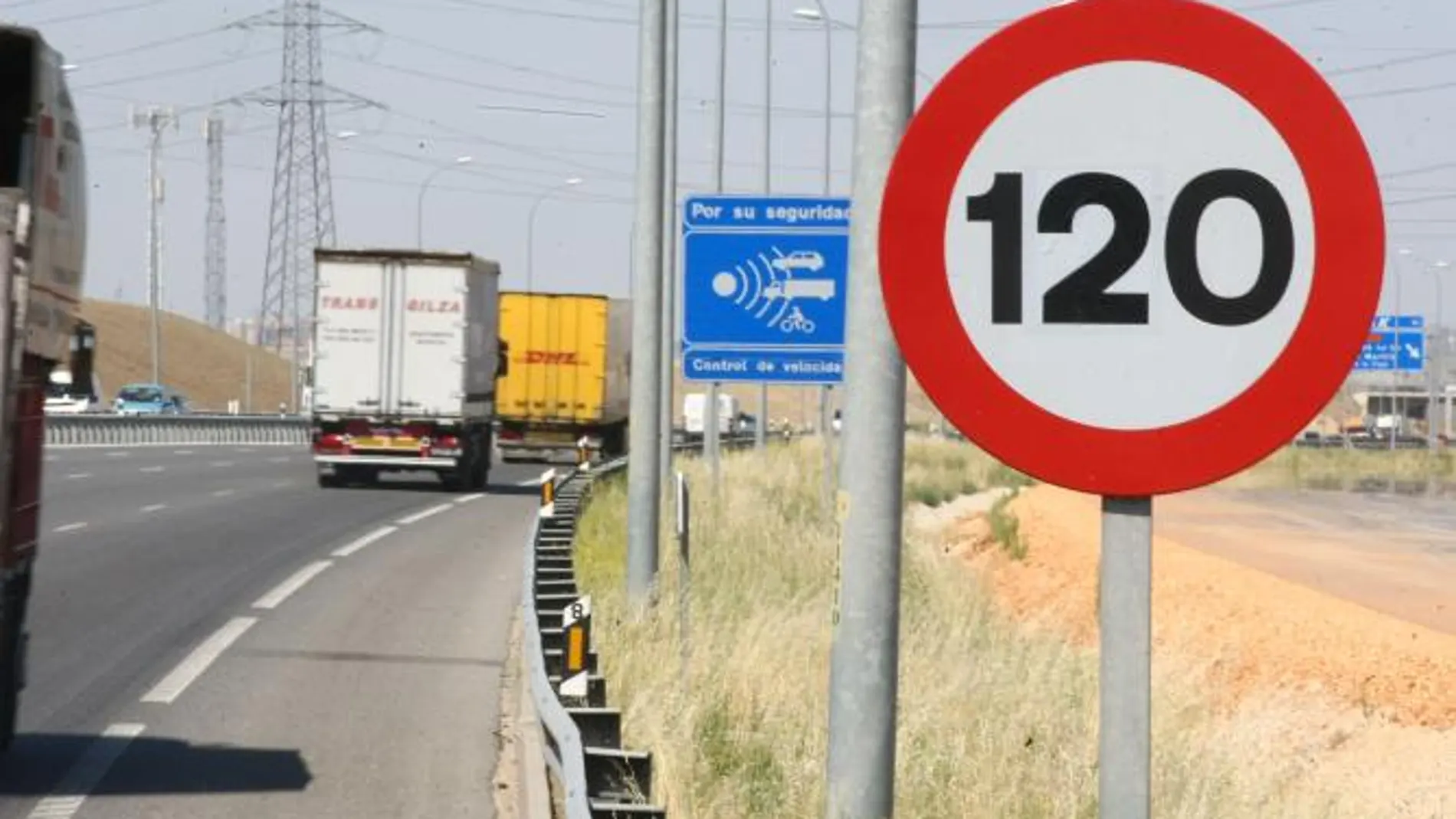 Piden a Interior que ponga fecha al aumento de velocidad máxima en autopistas