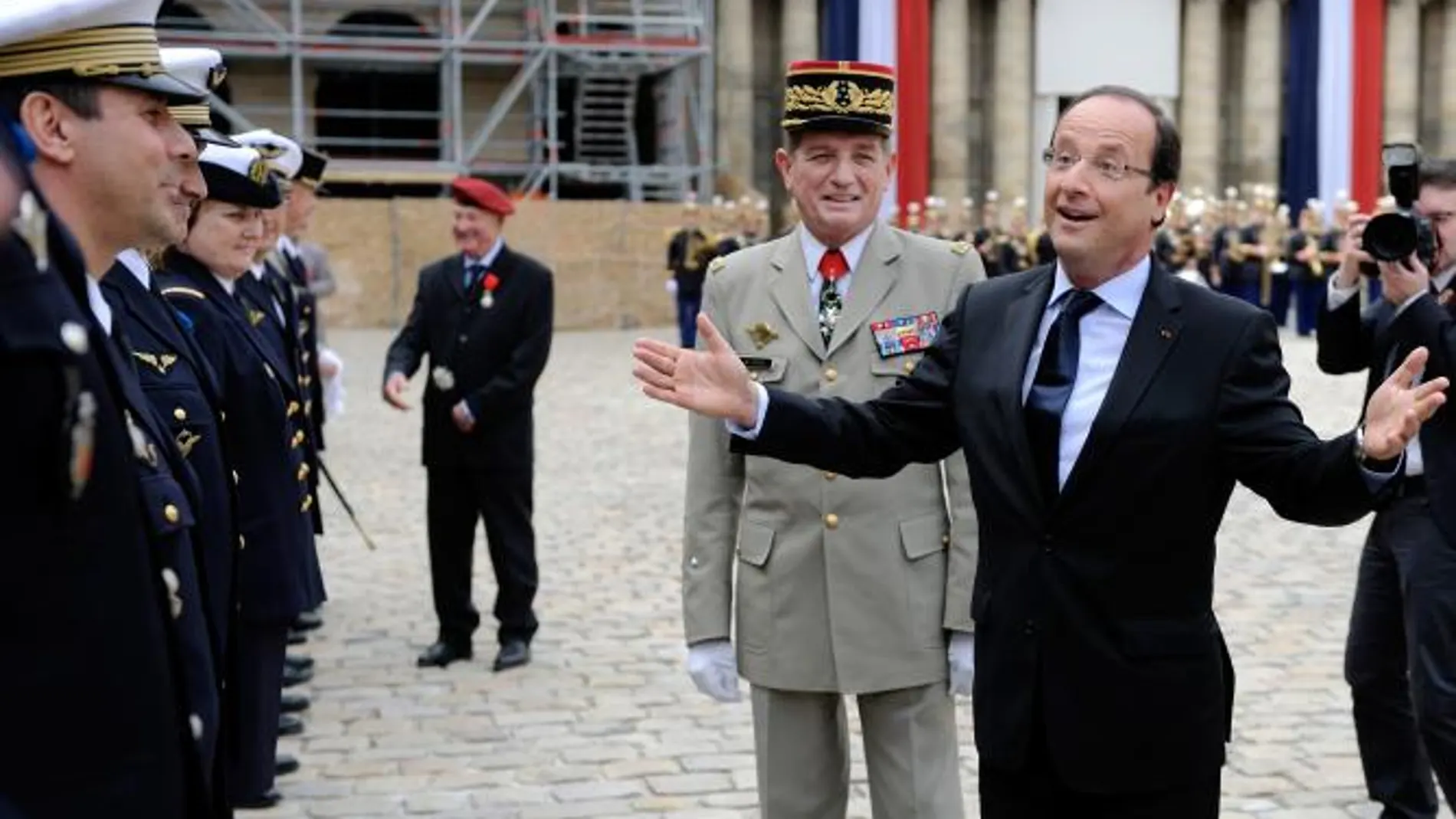 Hollande y su Gobierno reúnen a patronal y sindicatos para abordar reformas