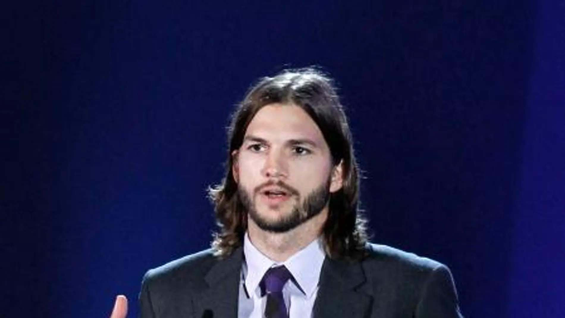 Ashton Kutcher reaparece tras haber pedido una segunda oportunidad a Demi Moore