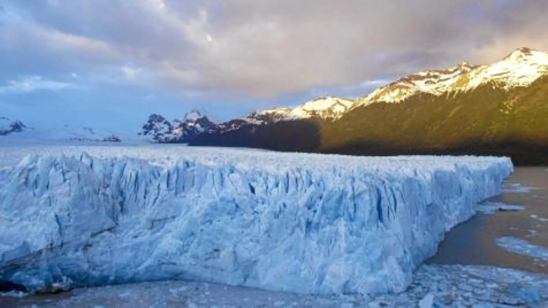 En 2008, en pleno invierno austral, el glaciar argentino Perito Moreno comenzó a derrumbarse