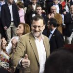 Mariano Rajoy, a su llegada al acto de presentación de la candidata del PP a la reelección en la Presidencia de Castilla-La Mancha, María Dolores de Cospedal.