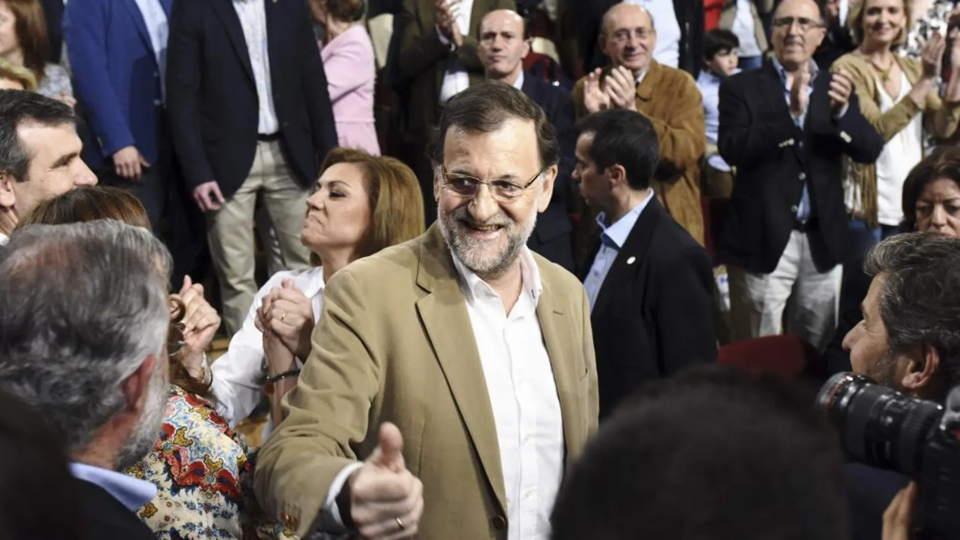Mariano Rajoy, a su llegada al acto de presentación de la candidata del PP a la reelección en la Presidencia de Castilla-La Mancha, María Dolores de Cospedal.