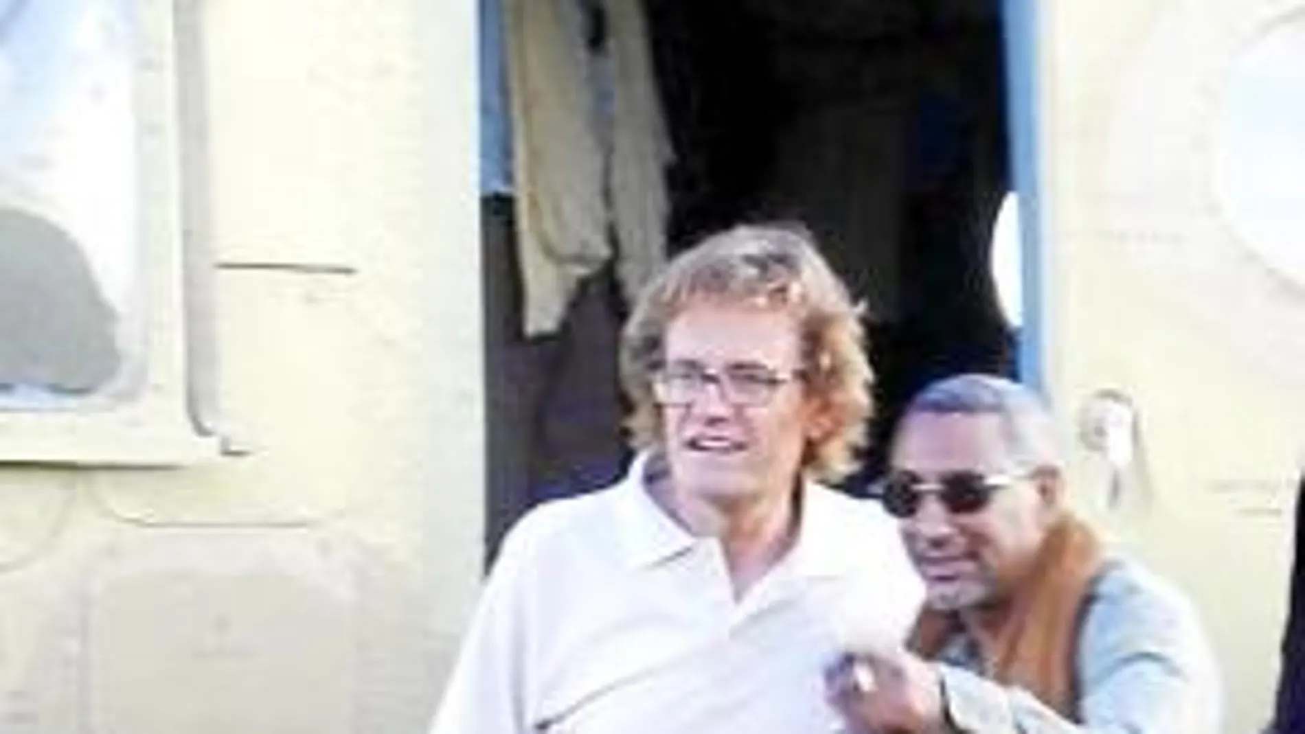 Roque Pascual llegó a la capital de Burkina Faso escoltado por Mustafá Chafi tras ser liberado