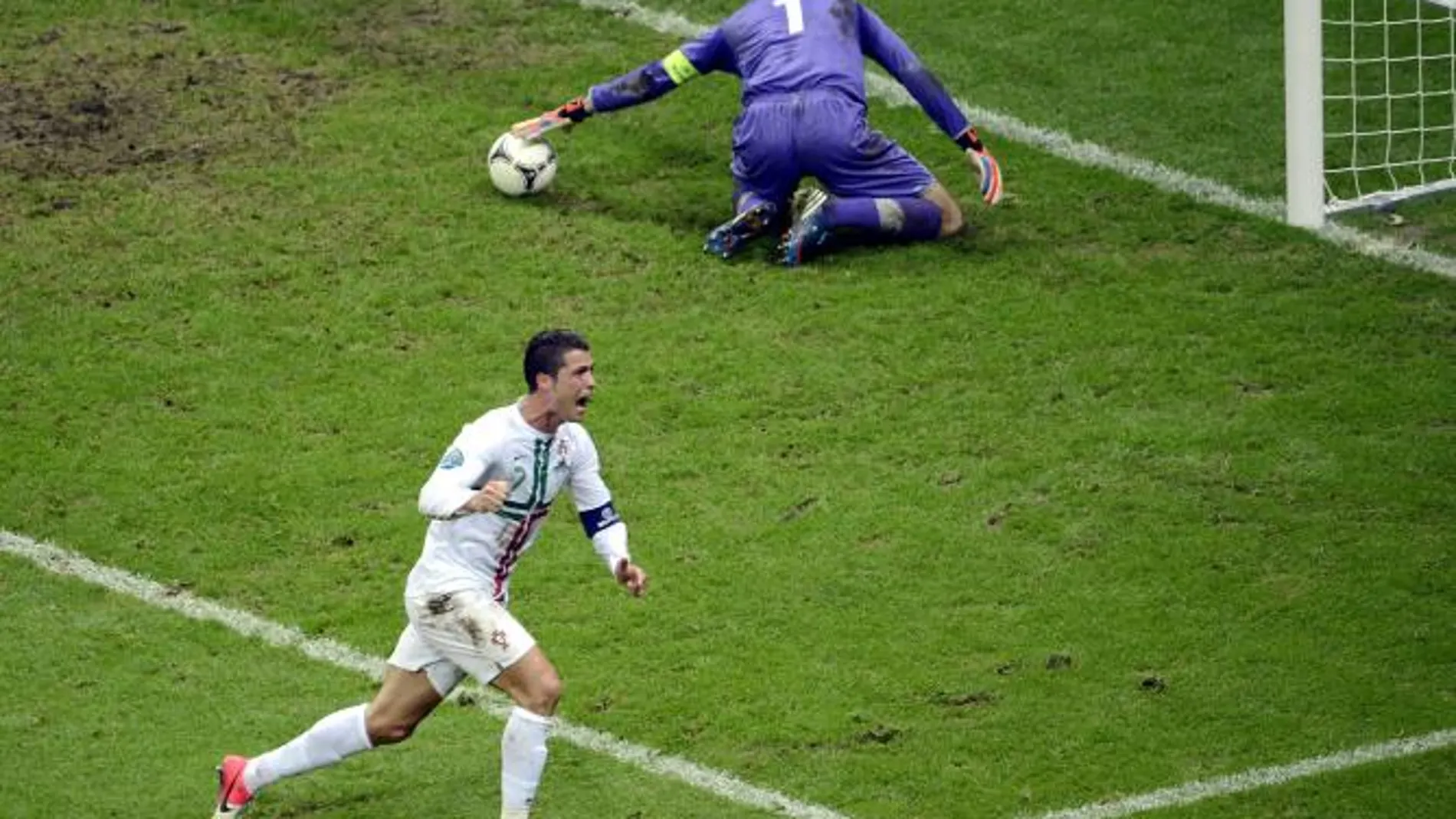 El gol de Ronaldo ilumina a Portugal