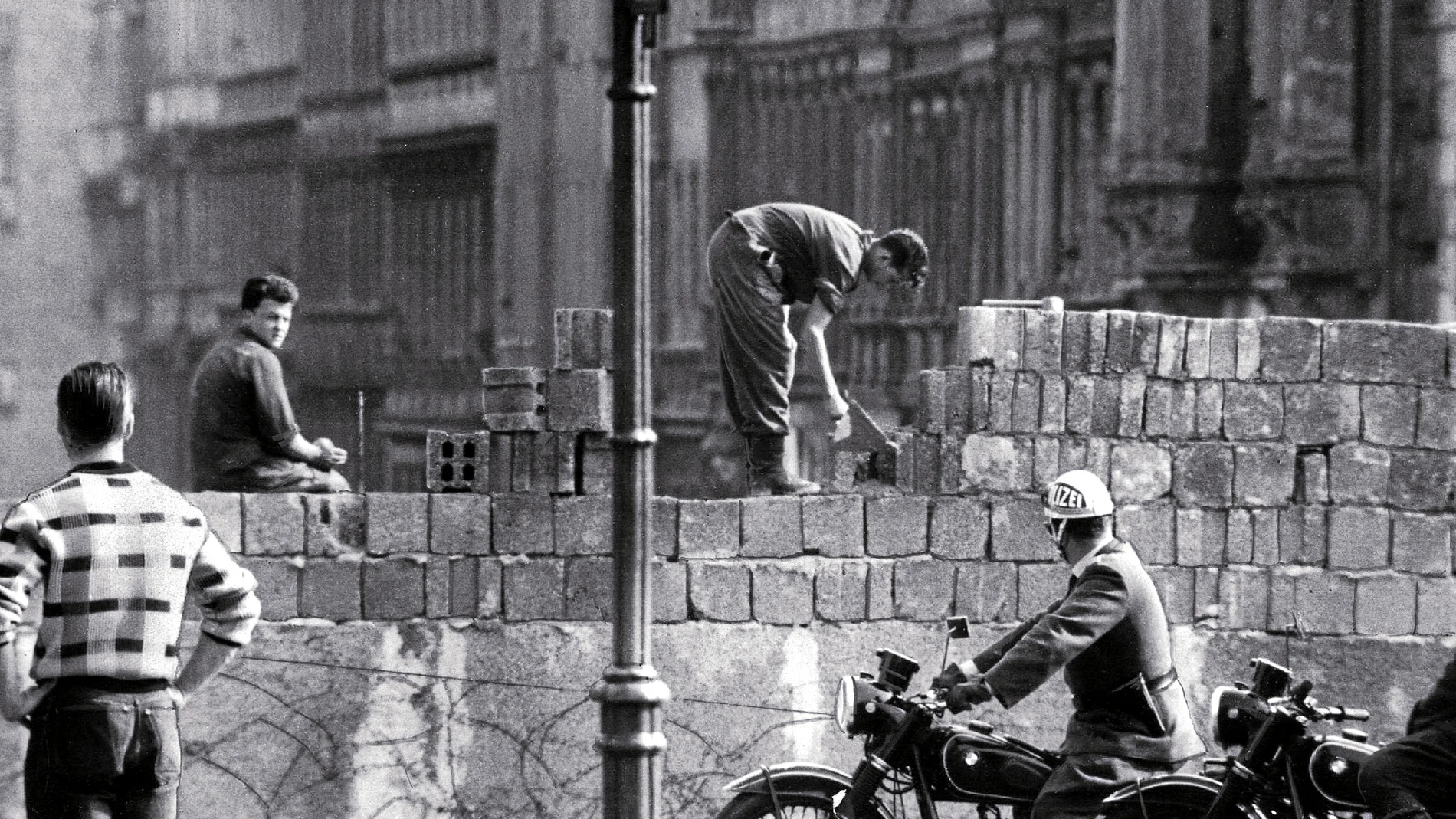 Imagen de agosto de 1961 en pleno levantamiento del Muro