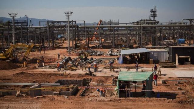 Brufau se reúne con Morales e inaugura una planta de gas