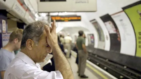 Cadáveres en los armarios del metro de Londres