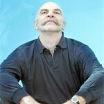 En «Los Living», Martín Caparrós vuelve a adentrarse en la reciente historia argentina