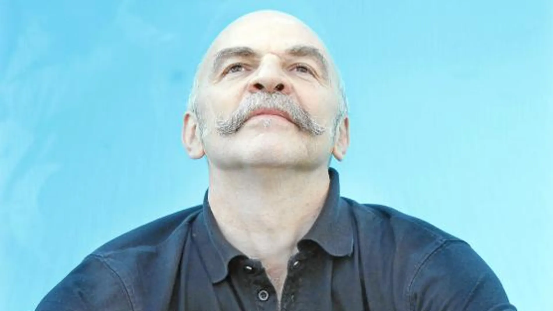 En «Los Living», Martín Caparrós vuelve a adentrarse en la reciente historia argentina