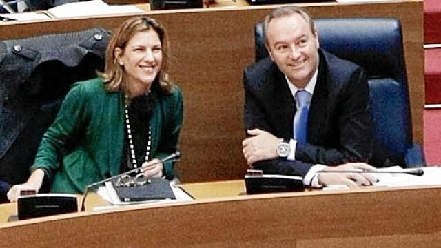 Fabra en Les Corts junto a la Paula Sánchez de León